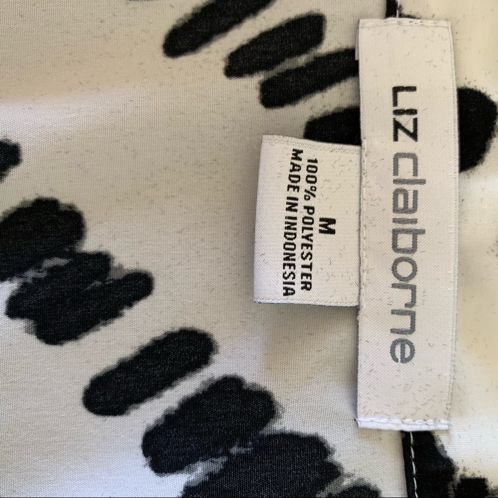 Size M Liz Claiborne button down sleeveless blouse - Picture 2 of 2